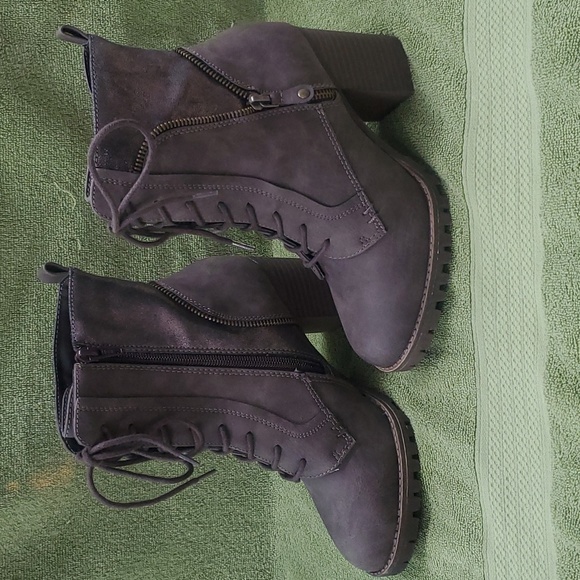 Boots - Picture 2 of 3